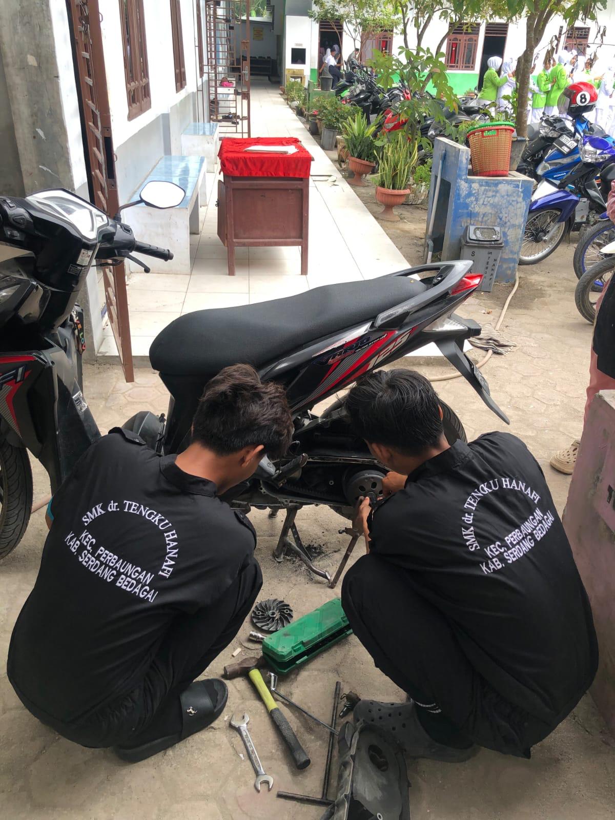 Jurusan TBSM - Praktik Sepeda Motor